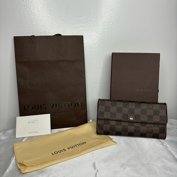 Louis Vuitton Handbags - Louis Vuitton Damier Portefuille Sarah Wallet Full Inclusion